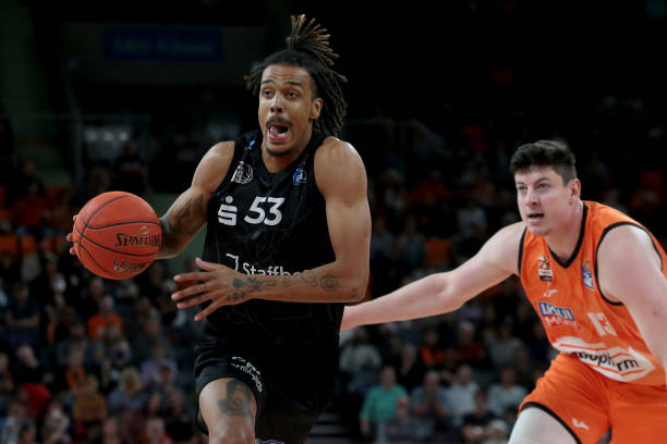 充目前锋线 充目前锋线