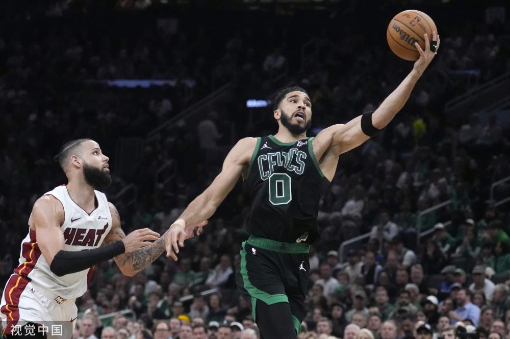 还折射出他 还折射出他